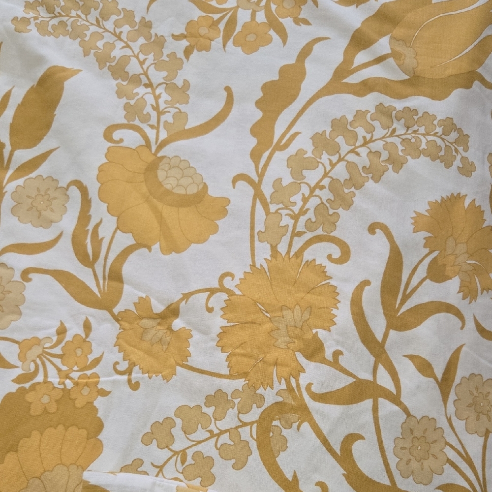 Pottery Barn White and Gold Floral Duvet